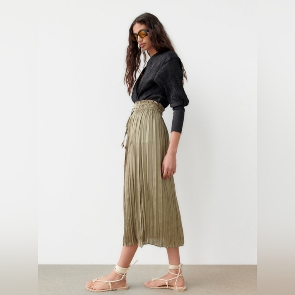 Zara Size L Olive Ruched Waist Midi Skirt